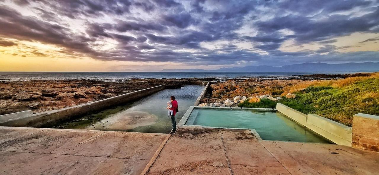 Ons C-Huis - Gansbaai Seafront Accommodation, Back-Up Power Exterior foto